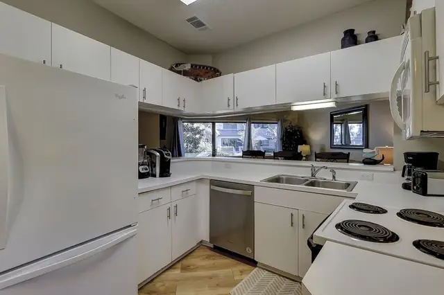 Kitchen at Ocean Breeze 39